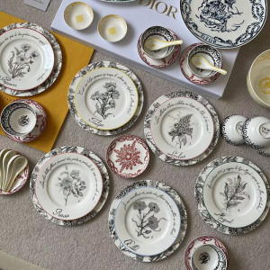 디올 La Colle Noire시리즈 41피스 식기 세트