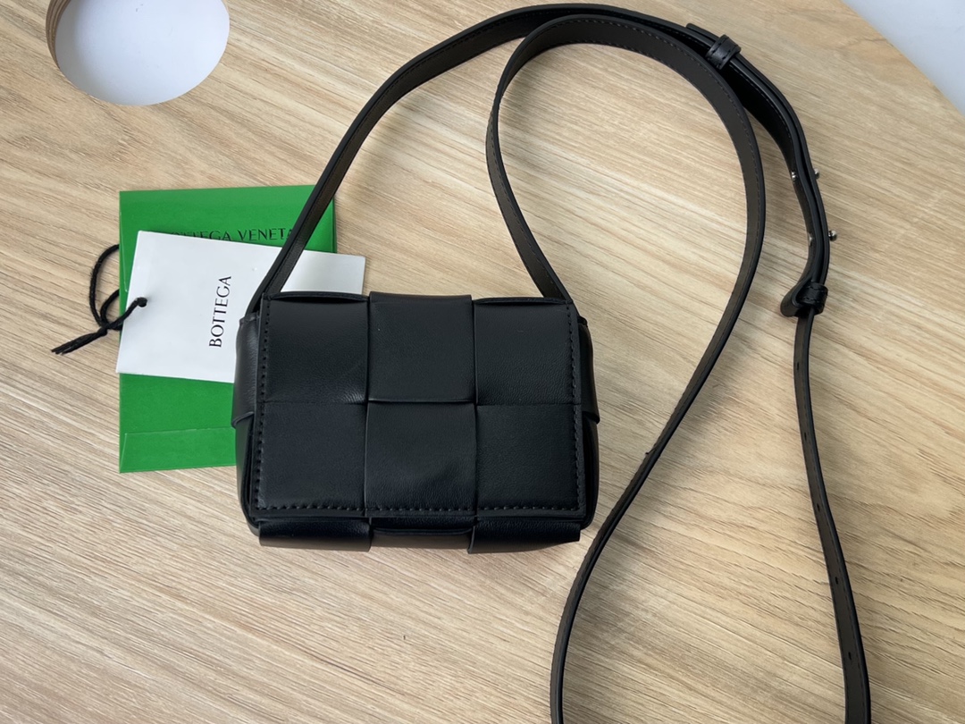 보테가베네타 카세트백 미니 (무광)