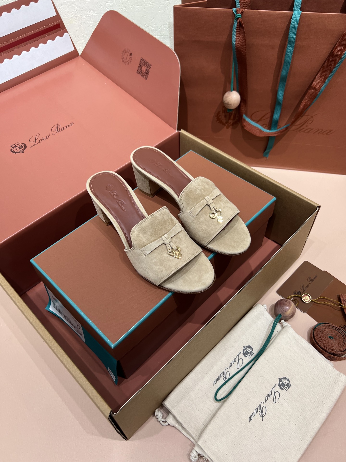 로로피아나 썸머 참스 샌들 (컬러 살구)