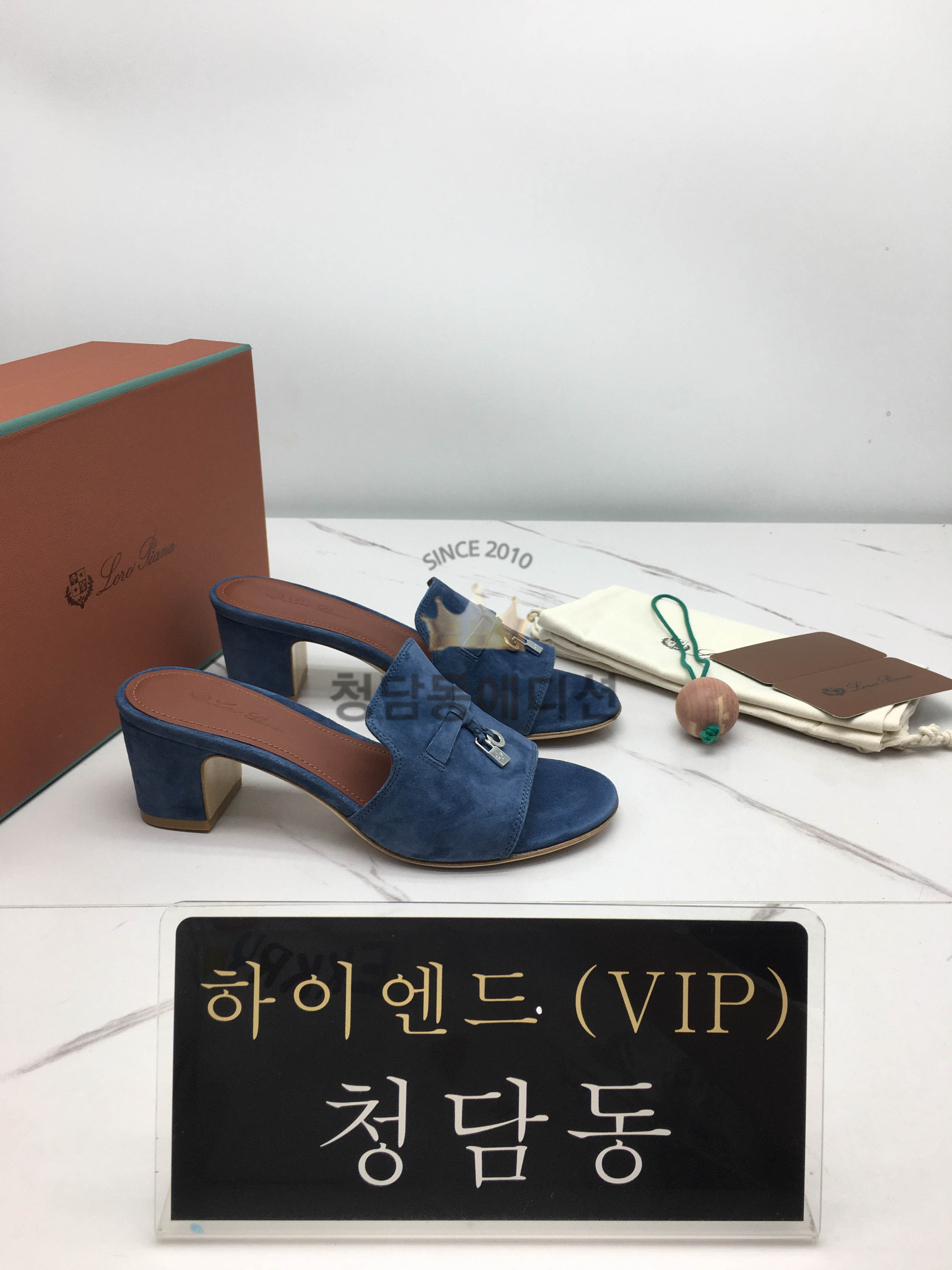 로로피아나 썸머 참스 샌들