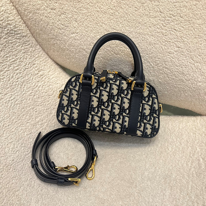 디올 바이브 볼링백 이스트 웨스트