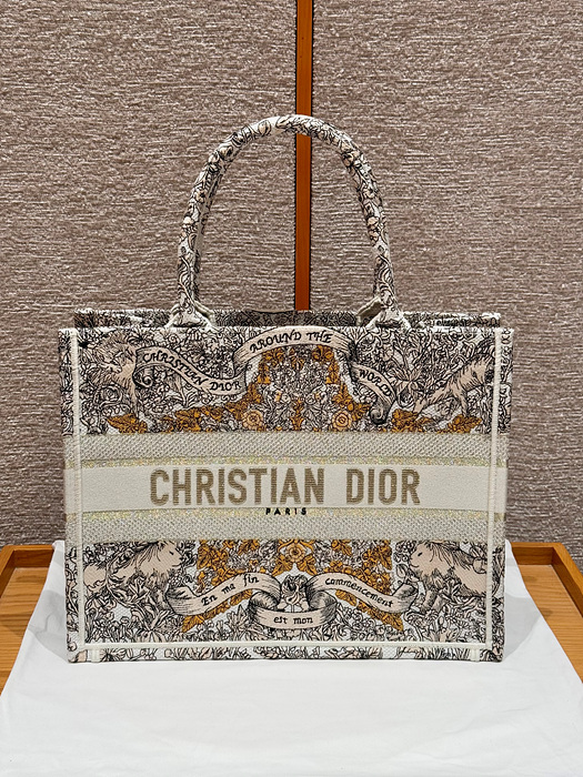 디올 북토트백 미디움