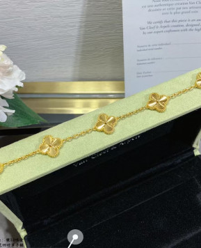 반클리프 알함브라 빈티지 기요세 브레이슬릿 (컬러 골드)