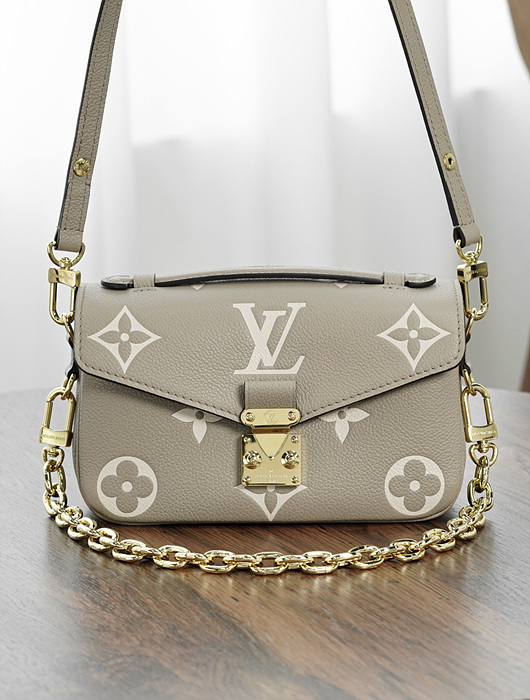 루이비통 포쉐트 메티스 EAST WEST M23081 (upgrade ver.)