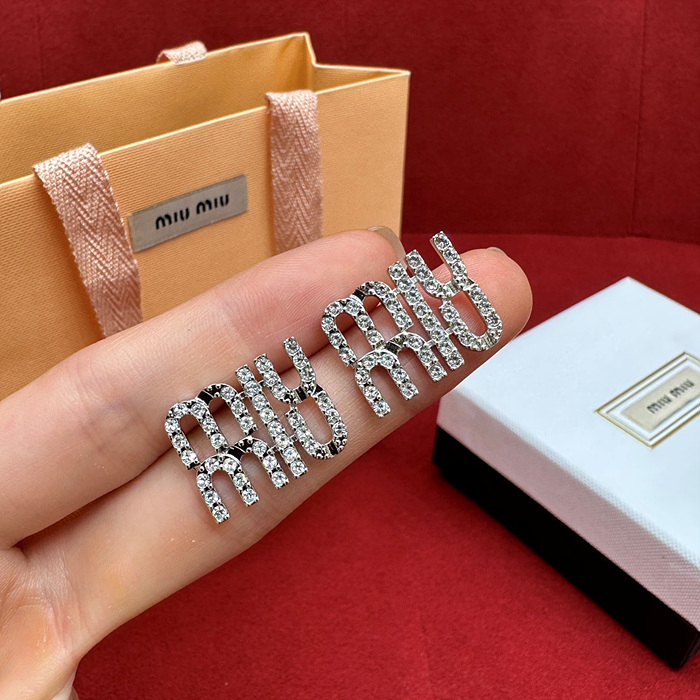 미우미우 크리스탈 메탈 귀걸이