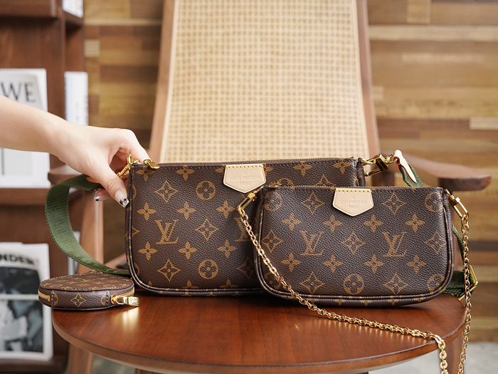 루이비통 멀티 포쉐트 악세수아 M44813