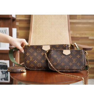 루이비통 멀티 포쉐트 악세수아 M44813