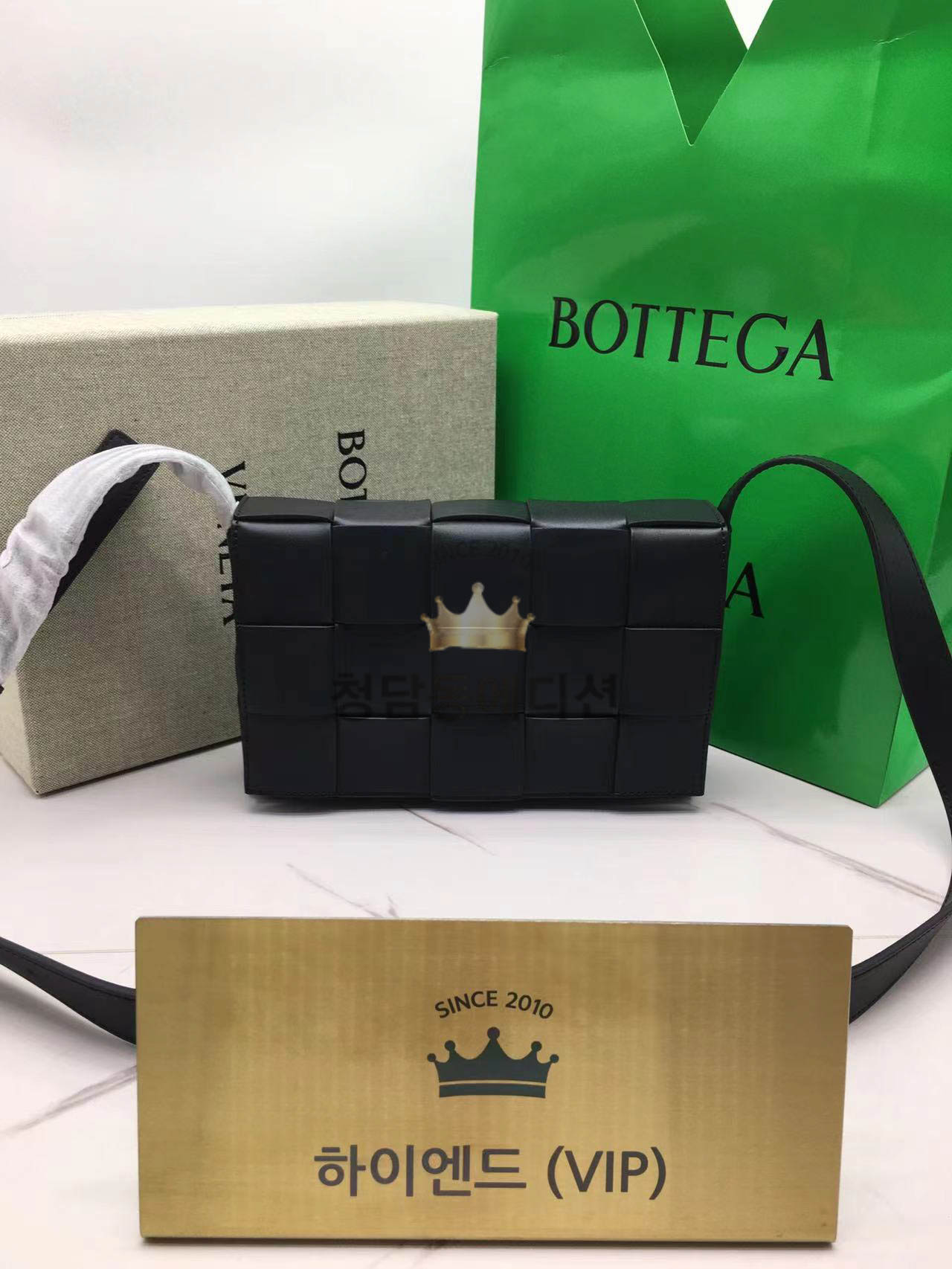 보테가베네타 카세트백 은장 (삼각 트라이앵글 메탈)