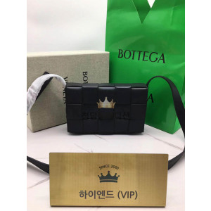 보테가베네타 카세트백 은장 (삼각 트라이앵글 메탈)