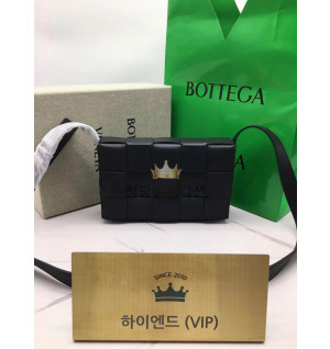 보테가베네타 카세트백 은장 (삼각 트라이앵글 메탈)