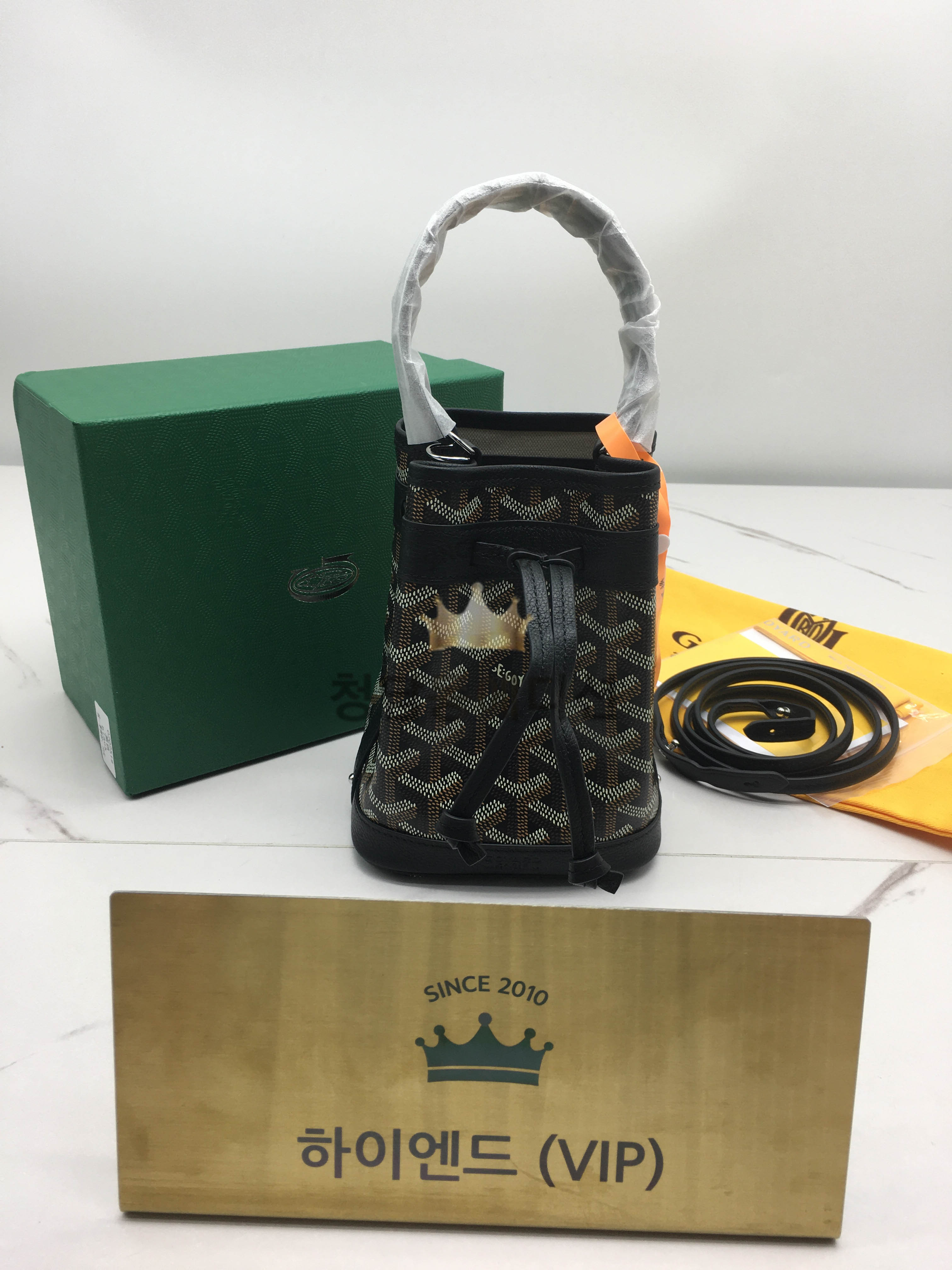 고야드 쁘띠플로 미니 버킷백 (컬러 블랙)