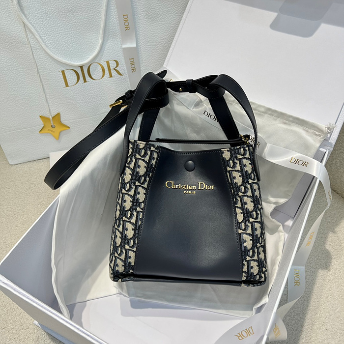 디올 시그니처 스몰 버킷백