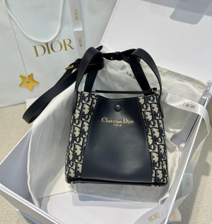 디올 시그니처 스몰 버킷백