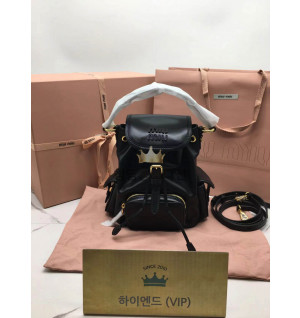 미우미우 엠보싱로고 가죽 백팩 스몰, 미디움