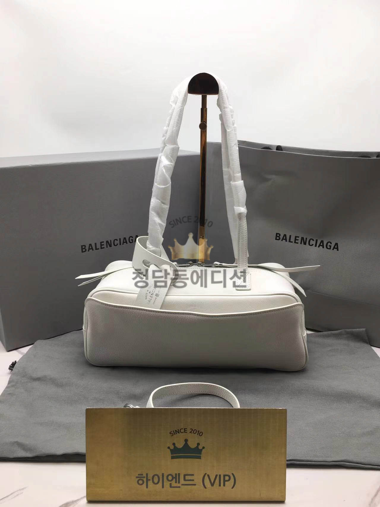 발렌시아가 캐리 볼링백 스몰 화이트