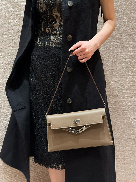 에르메스 켈리 엘란 올수공 마담 레더 (컬러 에토프 은장)