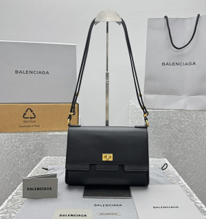 발렌시아가 벨 에어 플랩백