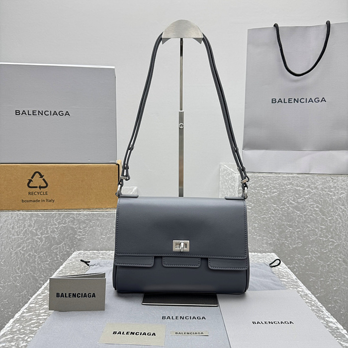 발렌시아가 벨 에어 플랩백