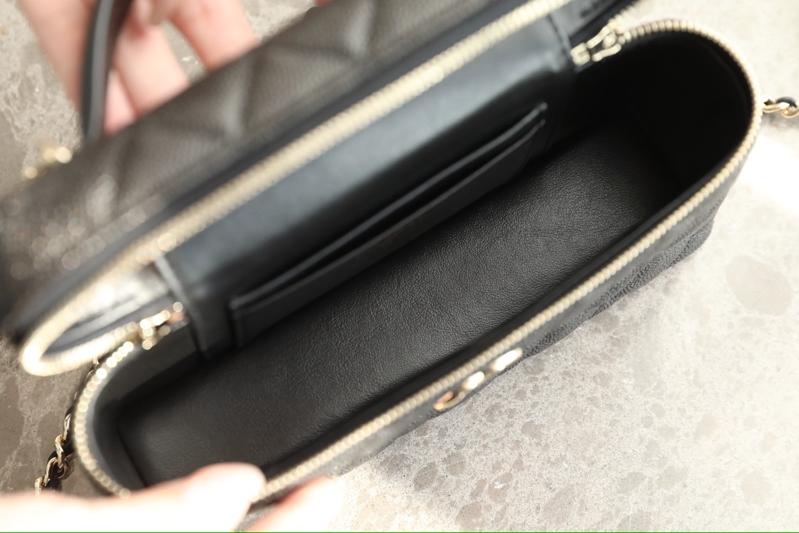 샤넬 롱 베니티 탑핸들 AP4407