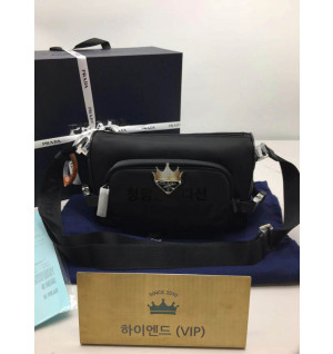 프라다 미디엄 리나일론 앤 사피아노 레더 숄더백 2VH192