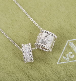 반클리프 빼를리 목걸이 (컬러 화이트골드)