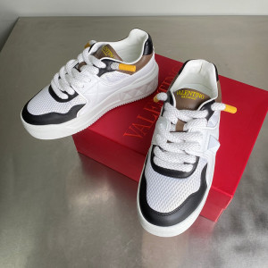 발렌티노 원스터드 XL 나파 레더 로우탑 (남녀공용)