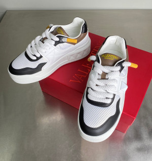 발렌티노 원스터드 XL 나파 레더 로우탑 (남녀공용)