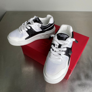 발렌티노 원스터드 XL 나파 레더 로우탑 (남녀공용)