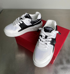 발렌티노 원스터드 XL 나파 레더 로우탑 (남녀공용)