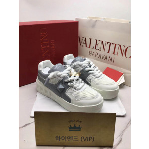 발렌티노 원스터드 XL 나파 레더 로우탑 (남녀공용)