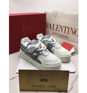 발렌티노 원스터드 XL 나파 레더 로우탑 (남녀공용)