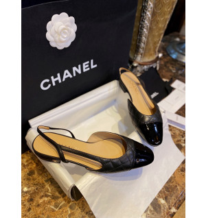 샤넬 퀼팅 슬링백