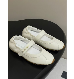 미우미우 플룸 발레리나 스니커즈 (컬러 아이보리)