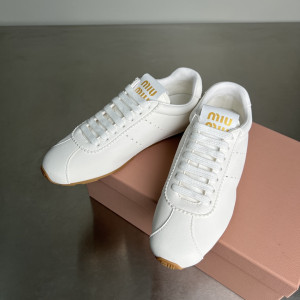 미우미우 플룸 스니커즈 (컬러 화이트)