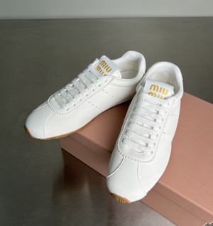 미우미우 플룸 스니커즈 (컬러 화이트)