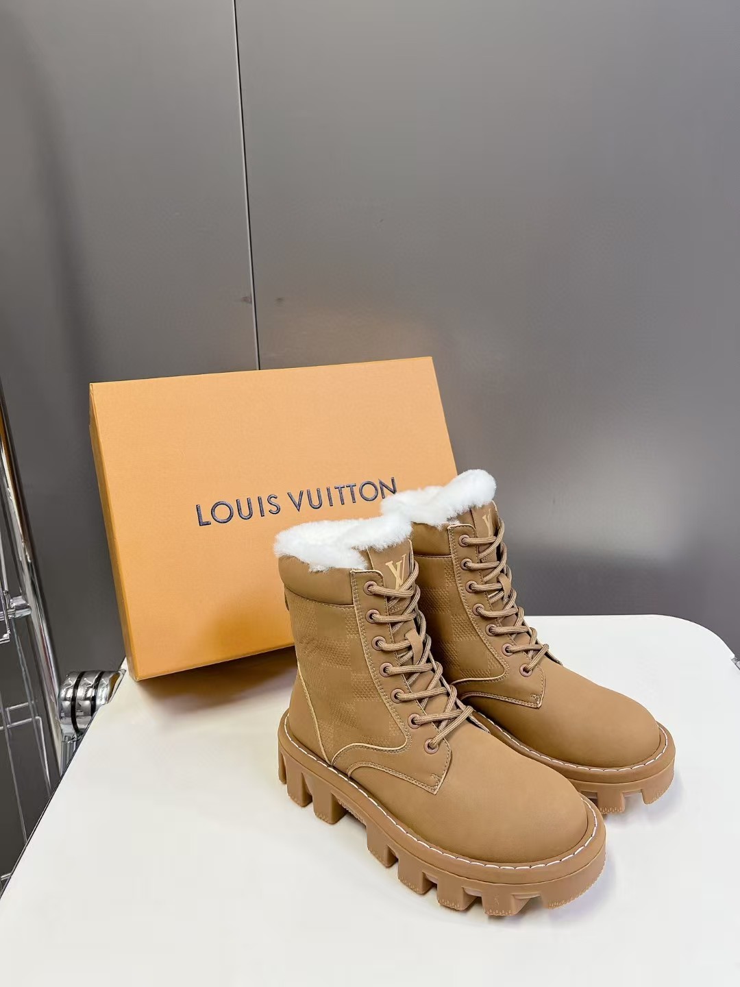 루이비통 LV 체커 레인저 부츠 베이지 (남녀공용)