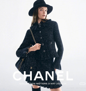 샤넬 24/25 메티에 다르 컬렉션 블랙 트위드 프릴 자켓