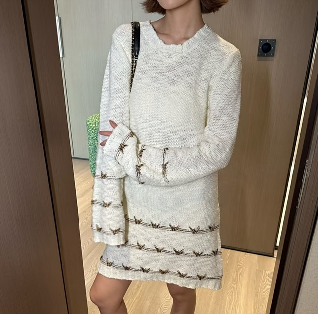 샤넬 자수 디테일 니트 원피스 (컬러 아이보리, 블랙)