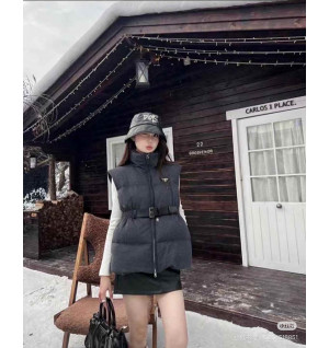 프라다 벨티드 울 다운 조끼