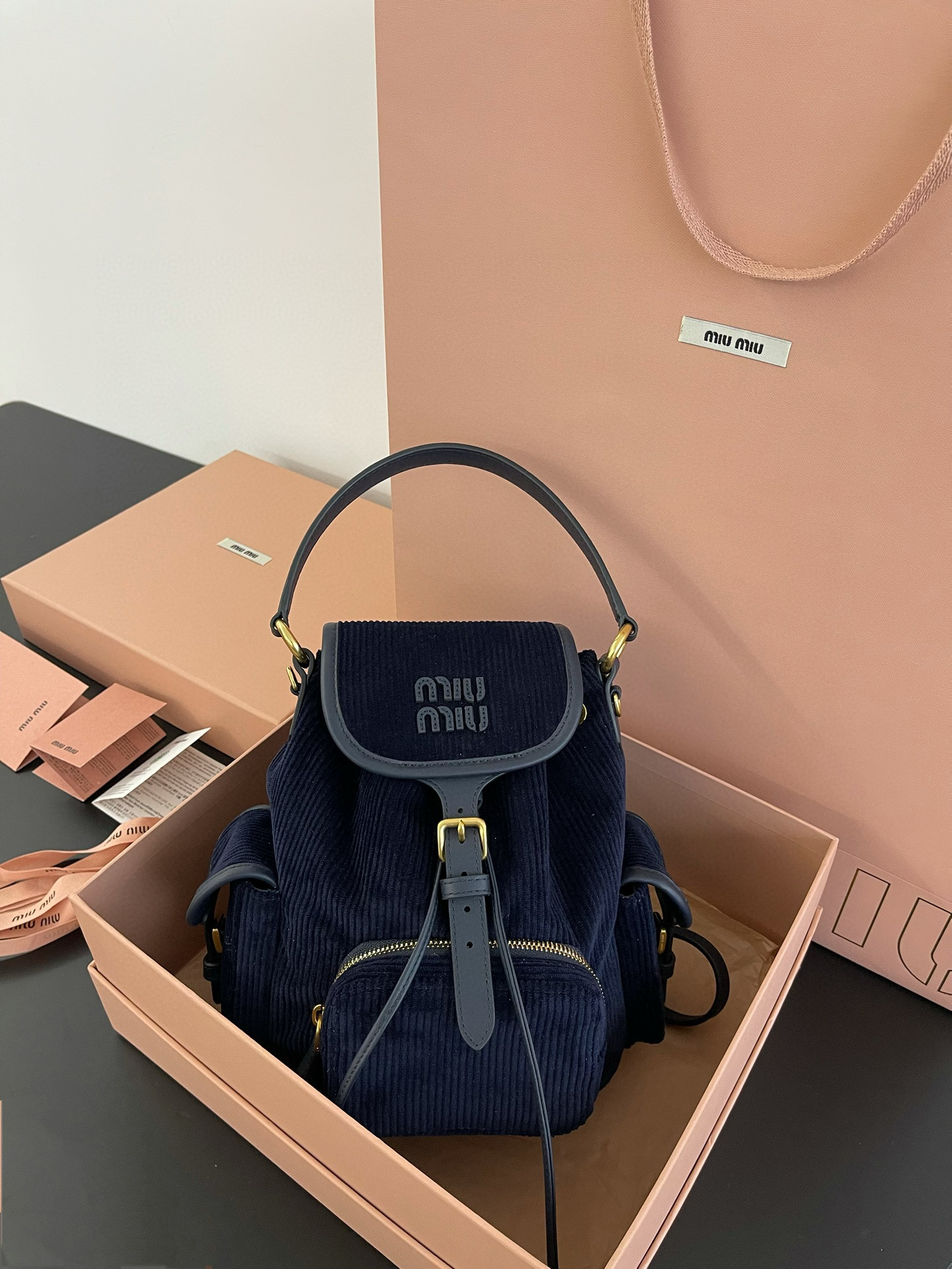 미우미우 코듀로이 백팩 미디움 / 라지 (컬러 네이비)