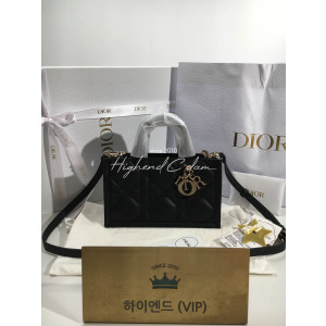 디올 북토트 미니 백 (컬러 블랙)