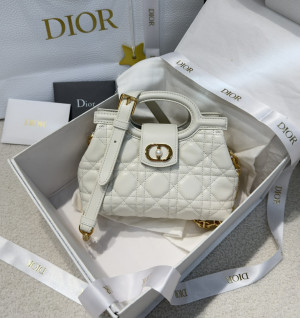 디올 Jolie 탑 핸들 미니 백 (컬러 화이트)