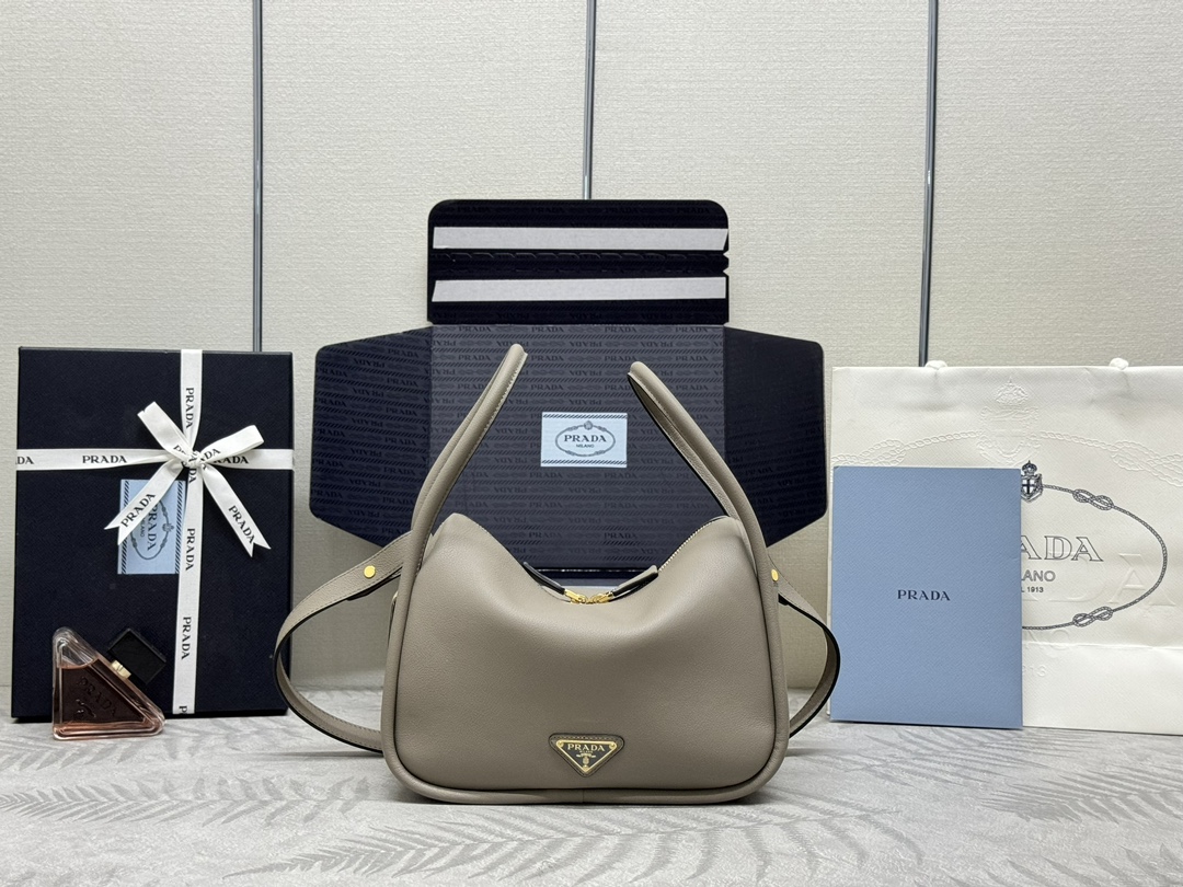 프라다 달링 레더 핸드백 1BA451