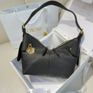 디올 보야지 voyage 미디엄 백 카프스킨