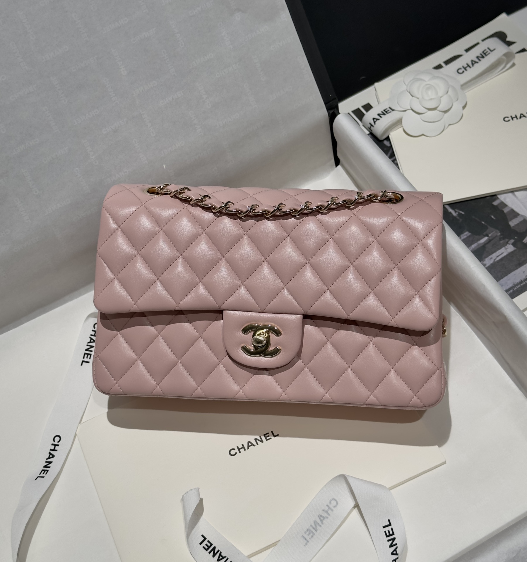 샤넬 클래식 램스킨 미디움 25.5cm