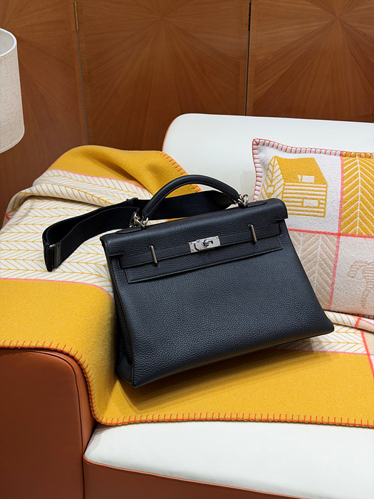 에르메스 켈리 맥시 42 (컬러 누아(블랙))