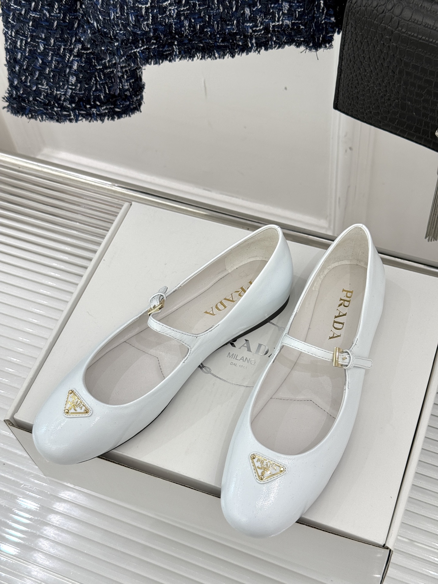 프라다 삼각로고 메리제인 페이턴트 레더 발레리나 플랫 슈즈 1F793N