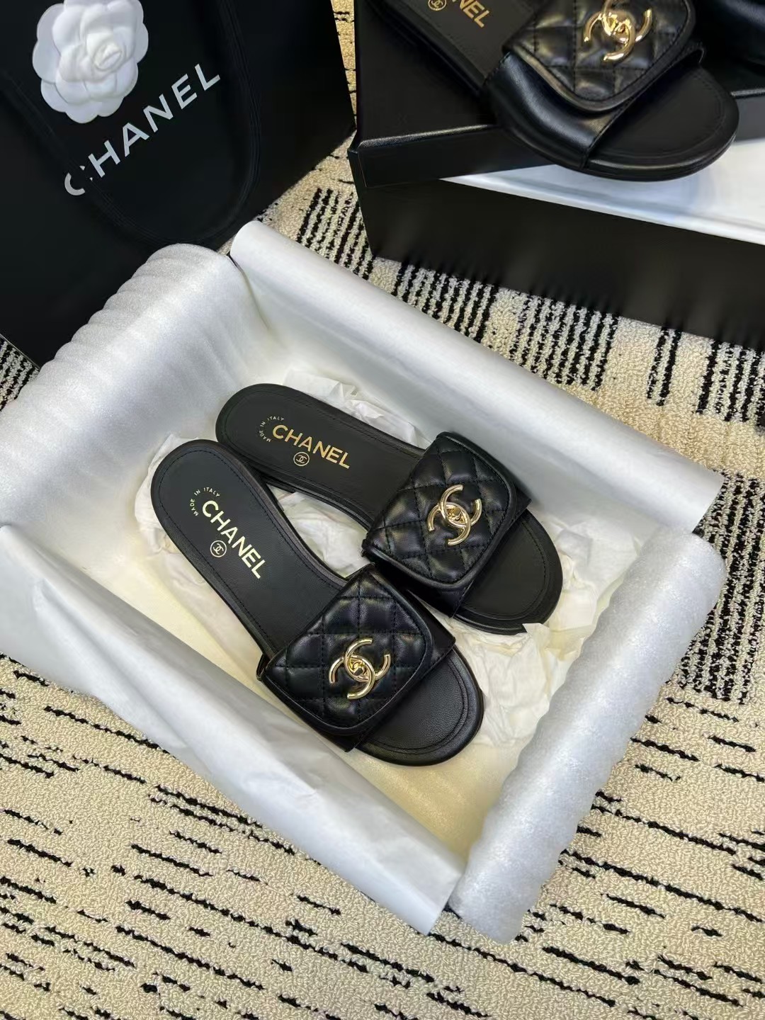 샤넬 턴락 뮬 샌들 G46119 (컬러 블랙)