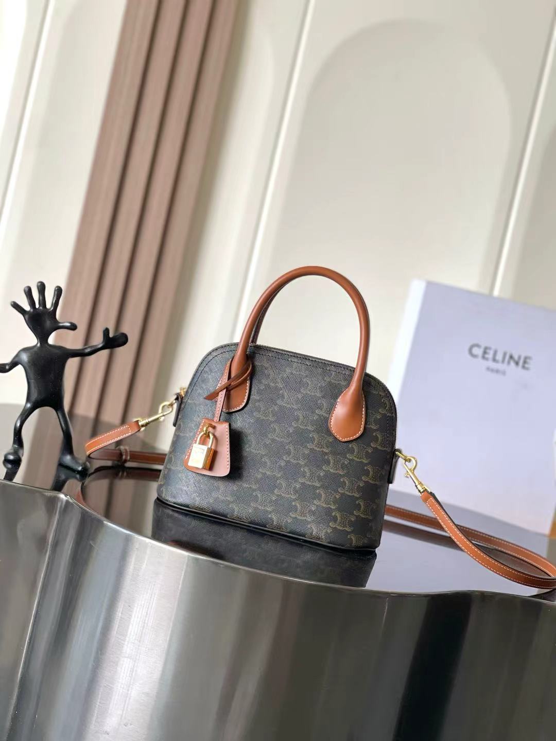 셀린느 틴 오노린 백 트리웅프 캔버스 카프스킨 120682