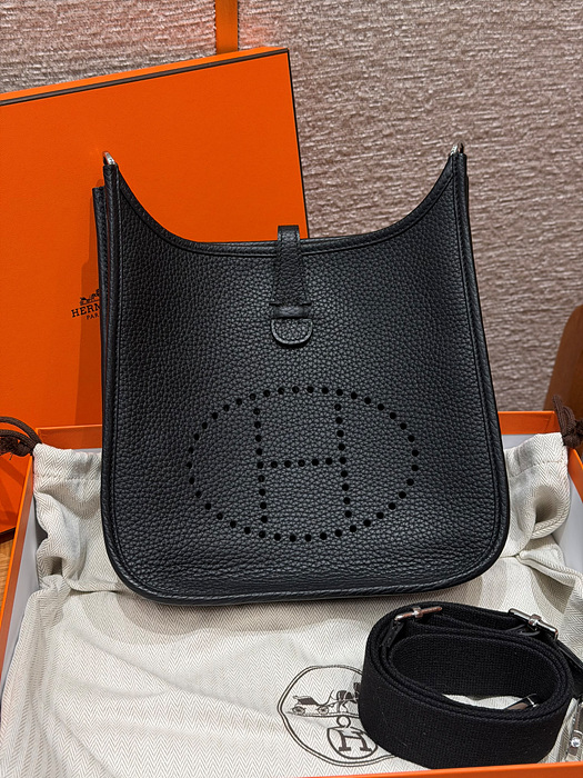 에르메스 에블린 23 올수공 (컬러 누아)